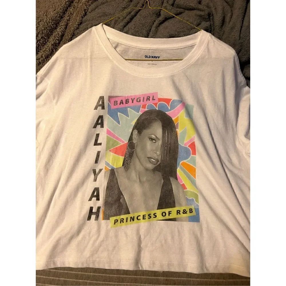 NWT Aaliyah crop top size large